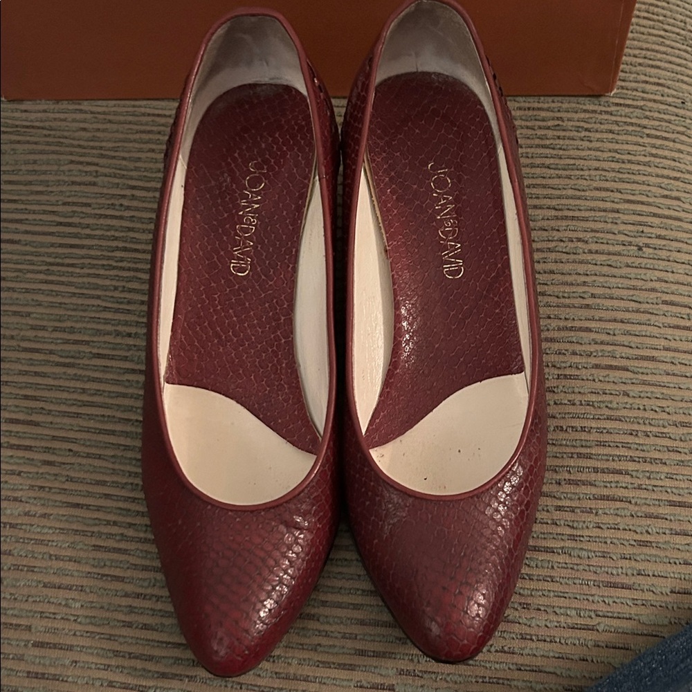 Joan & David | Leather Pumps